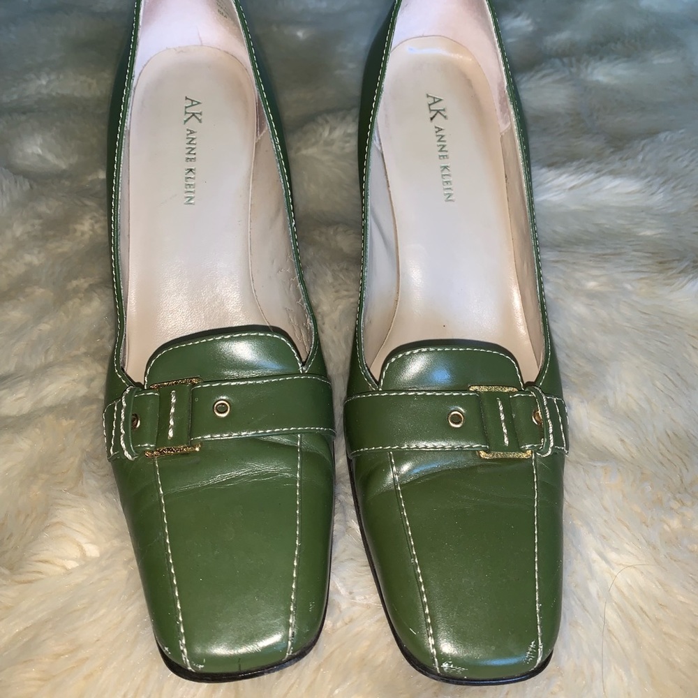 ANNE KLEIN green, square-toe heels